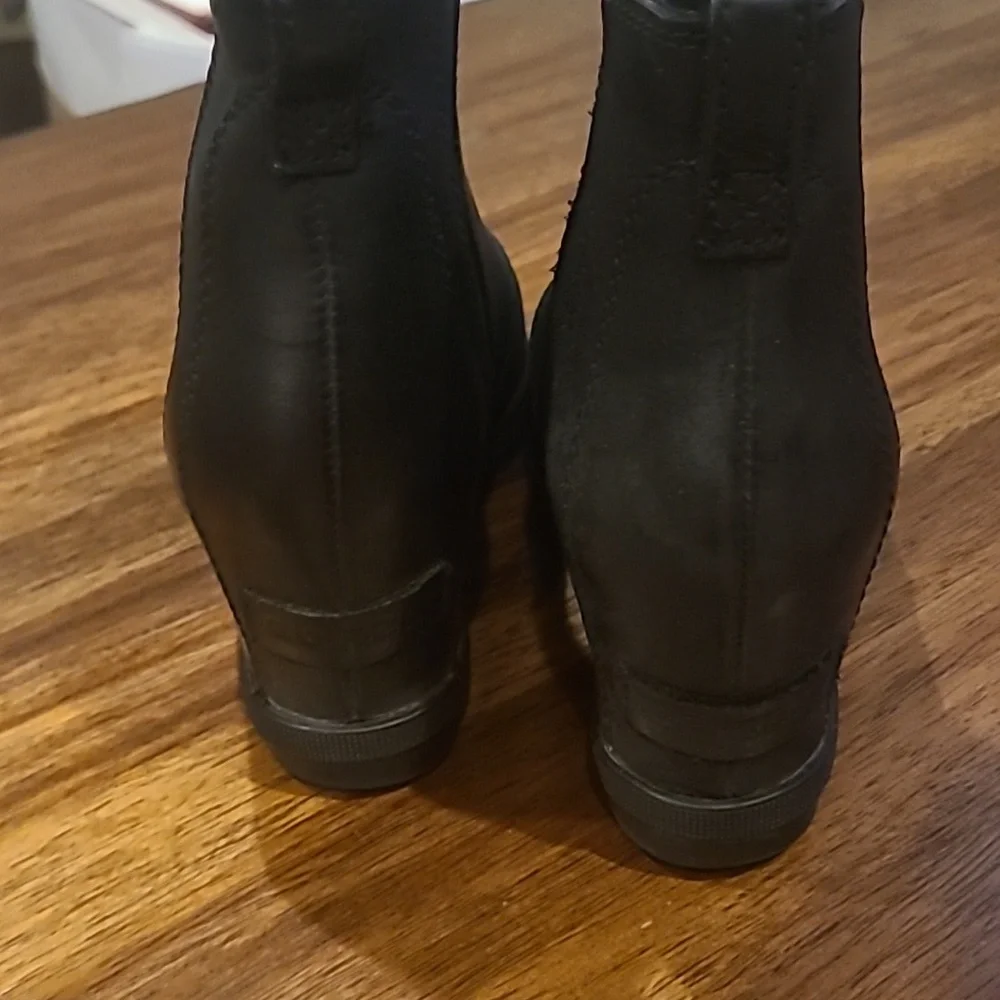 Sorel Joan of Arctic Wedge II Chelsea Black Winter Ankle Boots women’s size 6